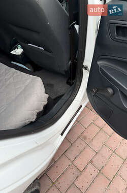 Хетчбек Ford Fiesta 2012 в 