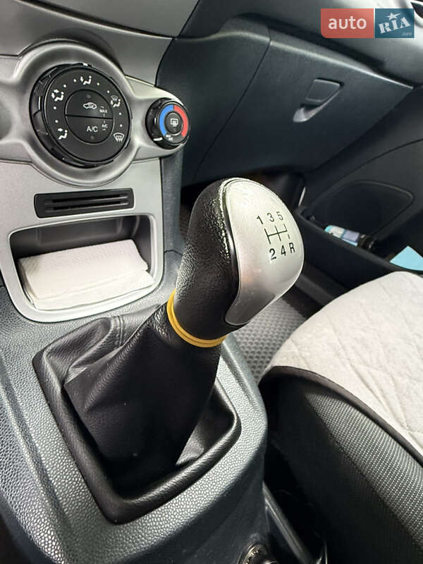 Хетчбек Ford Fiesta 2012 в Дніпрі