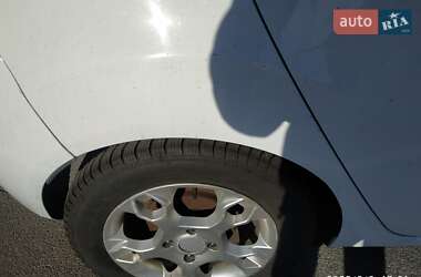 Хэтчбек Ford Fiesta 2015 в 