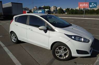 Хэтчбек Ford Fiesta 2015 в 