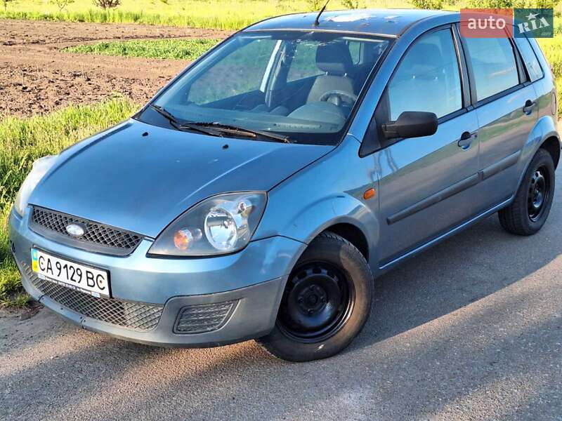 Хетчбек Ford Fiesta 2006 в 