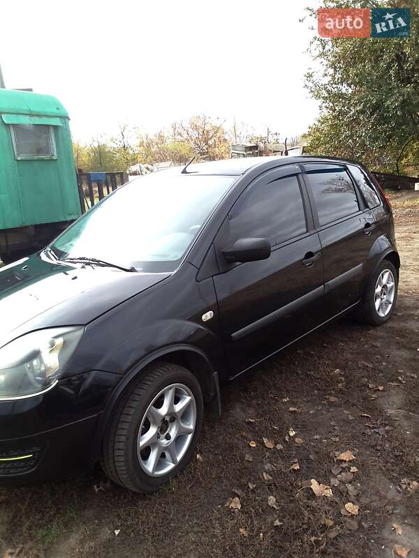 Хэтчбек Ford Fiesta 2006 в Коломаке