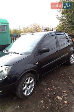 Хэтчбек Ford Fiesta 2006 в 