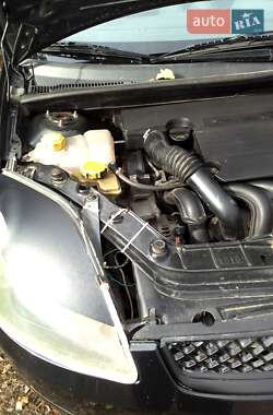 Хэтчбек Ford Fiesta 2006 в 