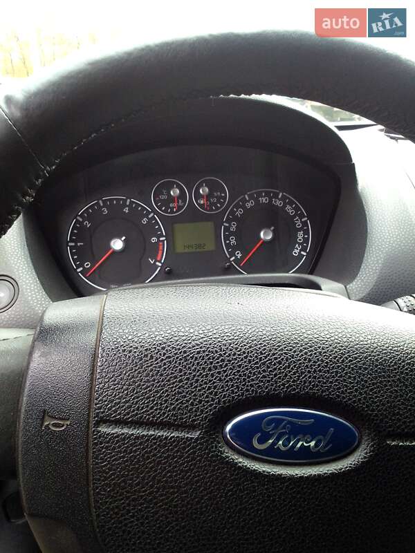 Хэтчбек Ford Fiesta 2006 в Коломаке
