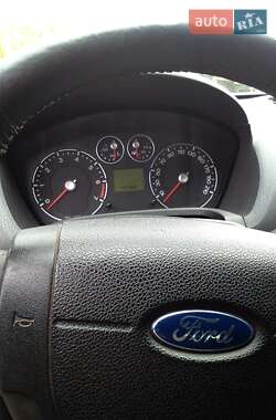 Хэтчбек Ford Fiesta 2006 в 