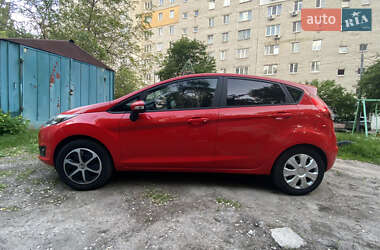 Хетчбек Ford Fiesta 2015 в 