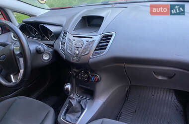 Хетчбек Ford Fiesta 2015 в 