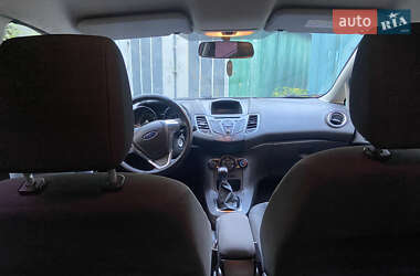 Хетчбек Ford Fiesta 2015 в 