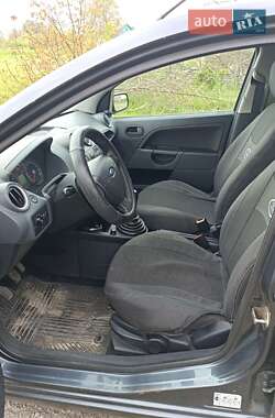 Хэтчбек Ford Fiesta 2006 в 