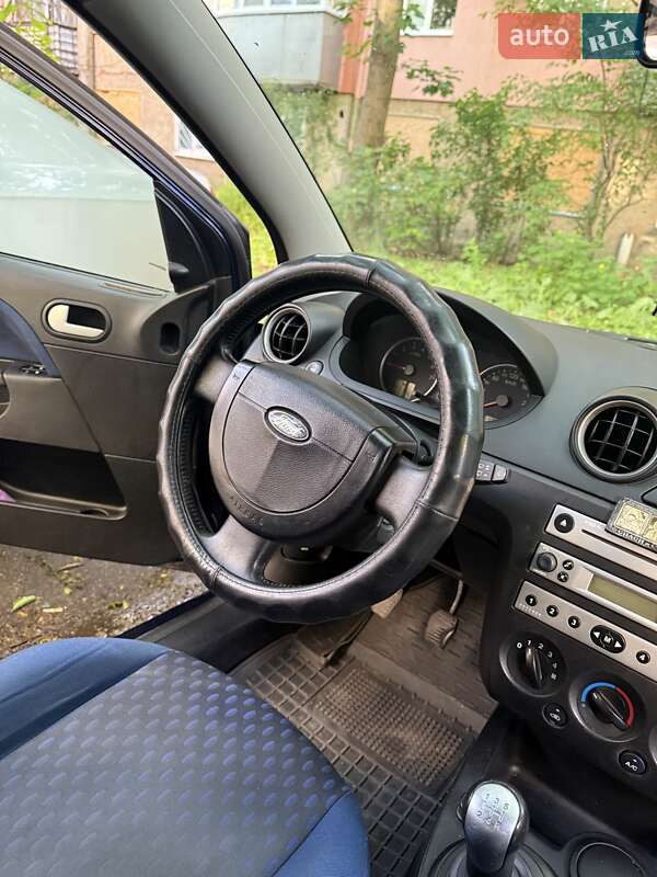 Хэтчбек Ford Fiesta 2004 в Херсоне