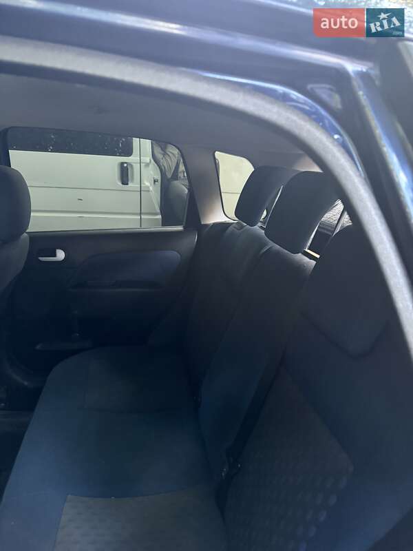 Хэтчбек Ford Fiesta 2004 в Херсоне