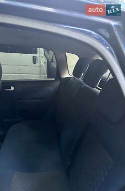 Хэтчбек Ford Fiesta 2004 в 