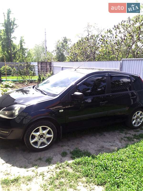 Хэтчбек Ford Fiesta 2006 в Коломаке