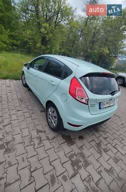 Хэтчбек Ford Fiesta 2016 в 