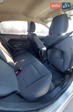 Хэтчбек Ford Fiesta 2013 в 