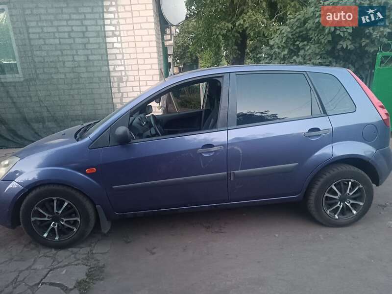 Хэтчбек Ford Fiesta 2006 в Синельниково