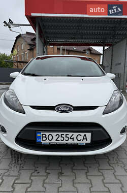 Хэтчбек Ford Fiesta 2012 в 