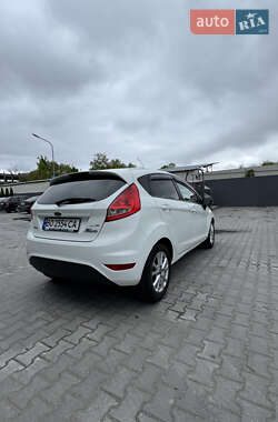Хэтчбек Ford Fiesta 2012 в 