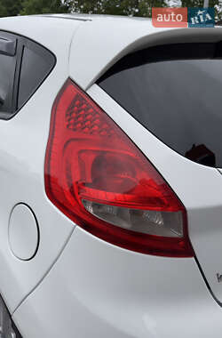 Хэтчбек Ford Fiesta 2012 в 