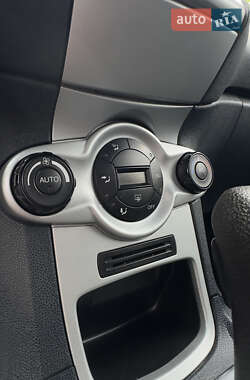 Хэтчбек Ford Fiesta 2012 в 