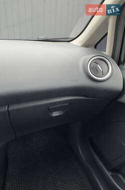 Хэтчбек Ford Fiesta 2012 в 
