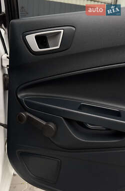 Хэтчбек Ford Fiesta 2012 в 