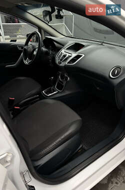 Хэтчбек Ford Fiesta 2012 в 