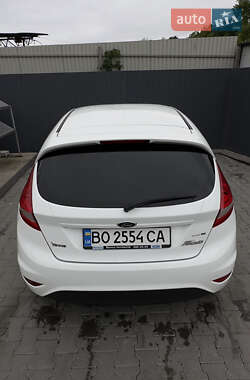 Хэтчбек Ford Fiesta 2012 в 
