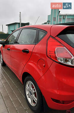 Хэтчбек Ford Fiesta 2015 в 