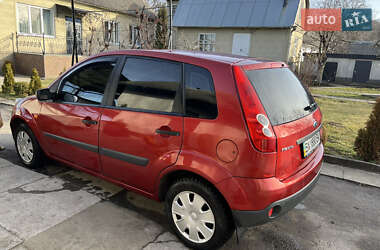 Хэтчбек Ford Fiesta 2006 в 