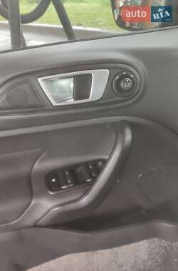 Седан Ford Fiesta 2014 в 