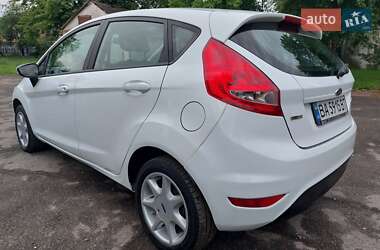 Хетчбек Ford Fiesta 2011 в 