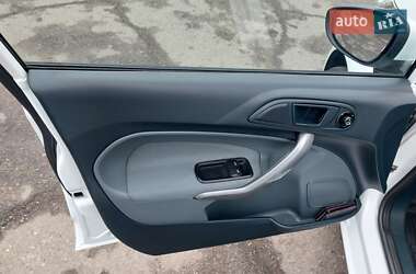 Хетчбек Ford Fiesta 2011 в 