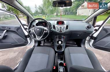 Хетчбек Ford Fiesta 2011 в 