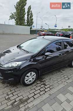 Хэтчбек Ford Fiesta 2012 в 