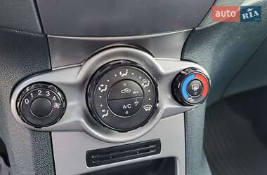 Хетчбек Ford Fiesta 2011 в 
