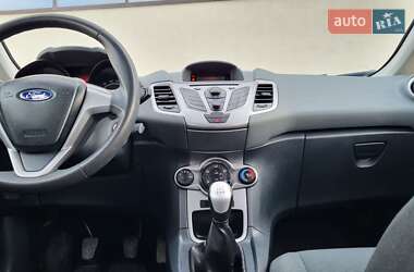 Хетчбек Ford Fiesta 2011 в 