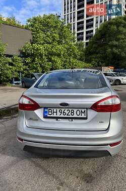 Седан Ford Fiesta 2014 в 