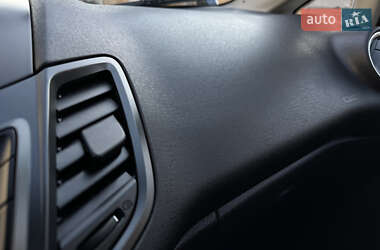 Хэтчбек Ford Fiesta 2013 в 