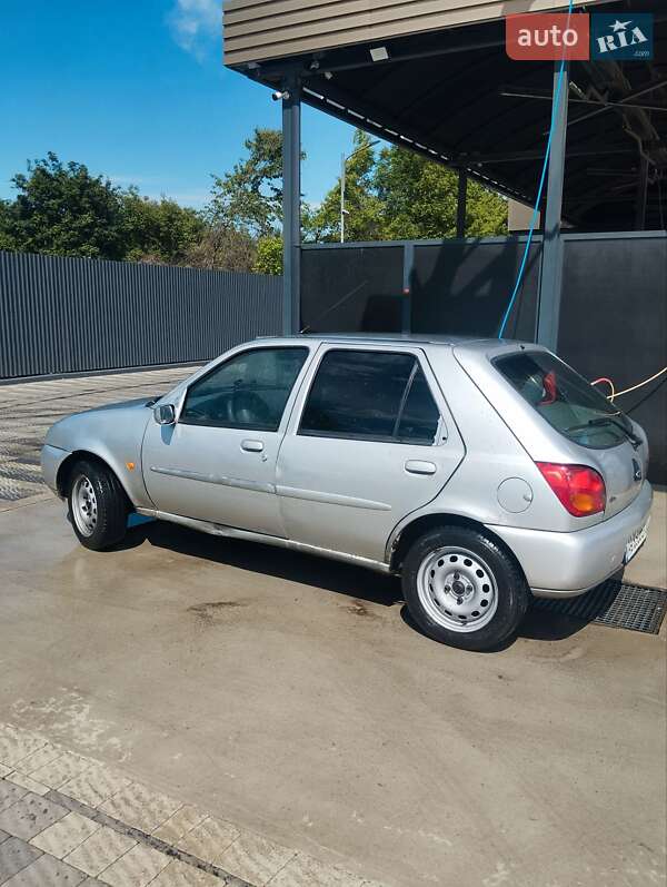 Хетчбек Ford Fiesta 1998 в Ужгороді