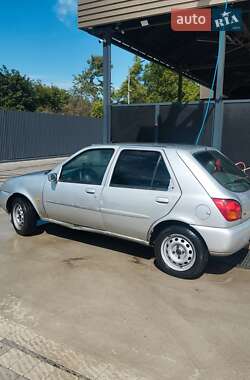 Хэтчбек Ford Fiesta 1998 в 