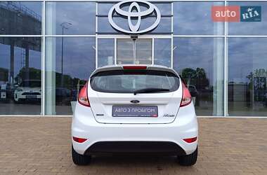 Хэтчбек Ford Fiesta 2016 в 