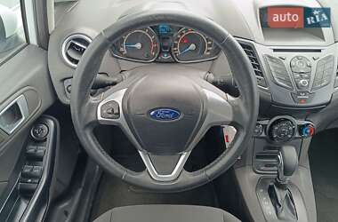 Хэтчбек Ford Fiesta 2016 в 