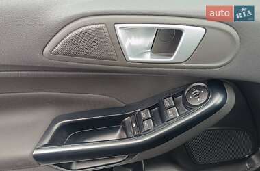 Хэтчбек Ford Fiesta 2016 в 
