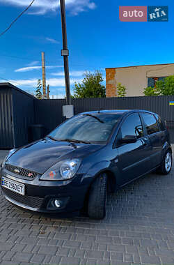 Хэтчбек Ford Fiesta 2007 в 