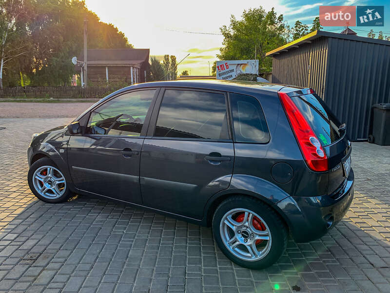 Хэтчбек Ford Fiesta 2007 в Первомайске