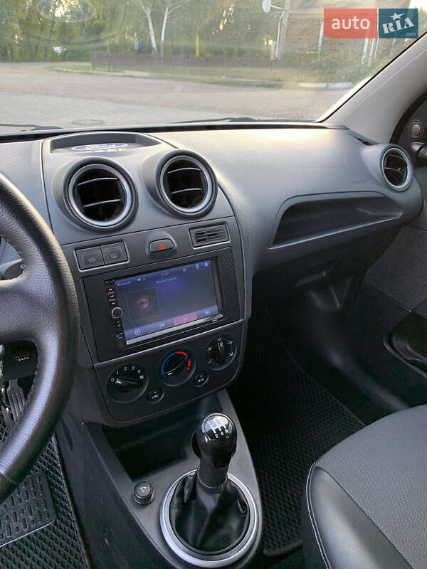 Хэтчбек Ford Fiesta 2007 в Первомайске