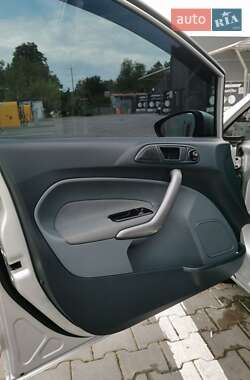 Хетчбек Ford Fiesta 2010 в 