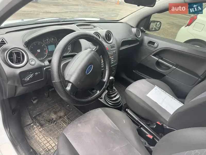 Хэтчбек Ford Fiesta 2007 в 
